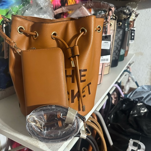 Fashion Bucket Crossbody Purse/Wallet - Picture 3 of 6